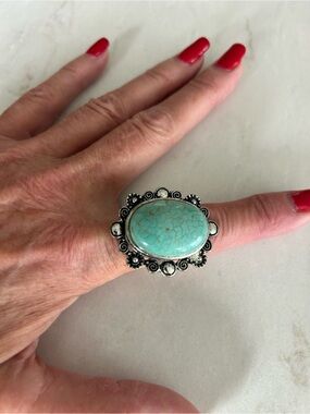 Beautiful Turquoise Oval Statement Ring in Antiqued Silver detailing ❤️2x1